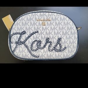 MICHAEL KORS CROSSBODYY!!